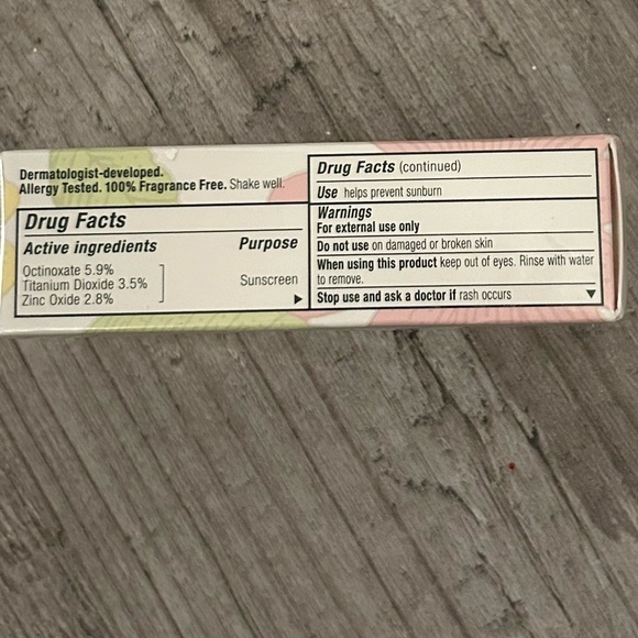 Clinique Even Better SPF 15 Makeup | CN92 Porcelain Beige | Evens and Corrects - Picture 6 of 7